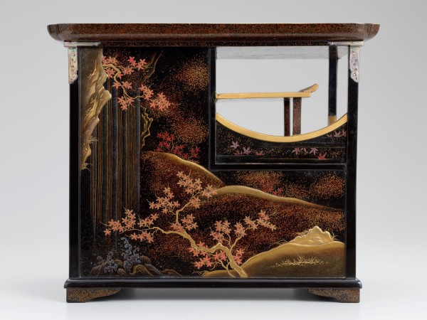 大阪青山歴史文学博物館 菊に小葵蒔絵提重 （きくにこあおいまきえさげ
