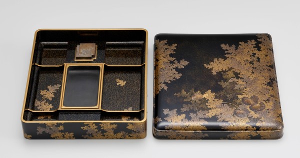 大阪青山歴史文学博物館 葵に忍草蒔絵硯箱（あおいにしのぶぐさまきえ