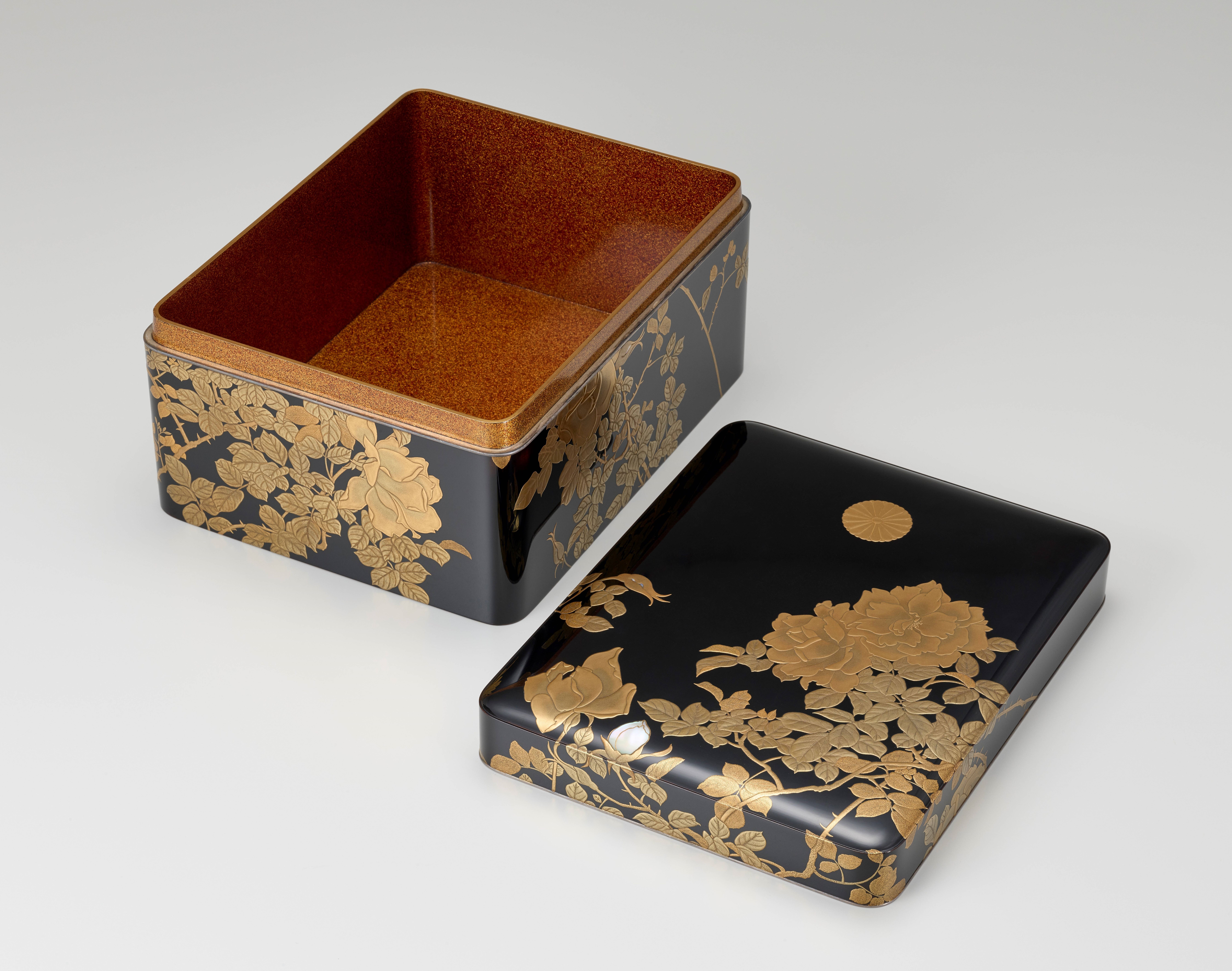 大阪青山歴史文学博物館 近代皇室ゆかりのお品 | MU